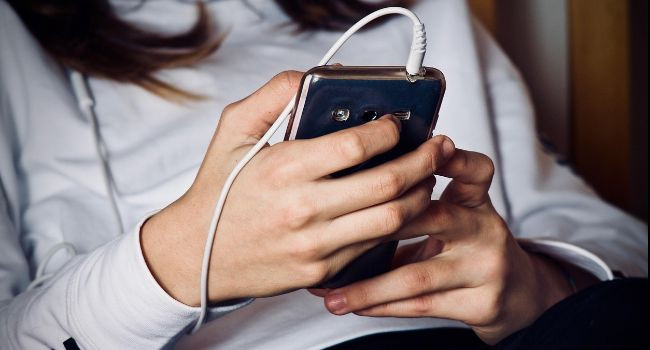 “We must not only urge but also demand that parents keep their children away from smartphones”