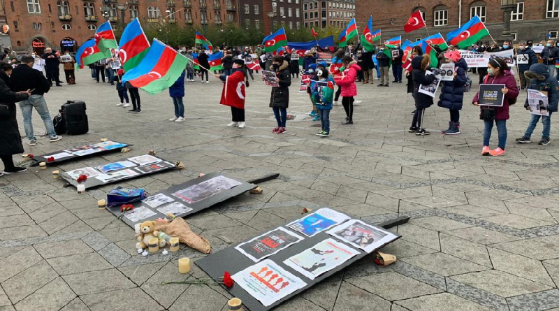 Danimarkada yaşayan azərbaycanlılar Gəncə terroru əleyhinə aksiya ke&ccedil;irdi - Foto