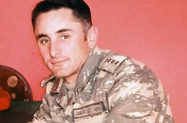 Deputat şəhid anasına başsağlığı yox, ətir, şampun g&ouml;ndərdi - Foto