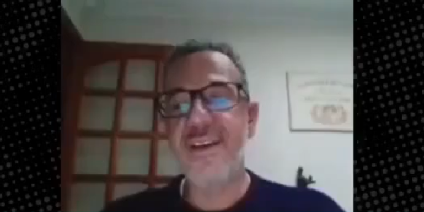 Onlayn dərsdə müəllimin evinə oğru girdi, tələbələr canlı izlədi - Video