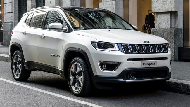 İstehsal&ccedil;ı 375.000 "Jeep" hibridini geri &ccedil;ağıracaq