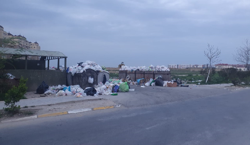 "Yeni Bakı"da sakinlər... "zibilə d&uuml;ş&uuml;b" - Foto