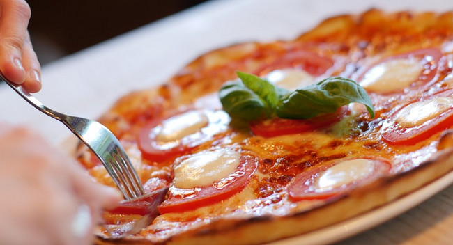Qəribə girov hadisəsi: Pizza gəldi, girovlar azad edildi