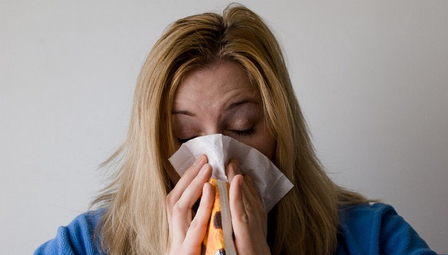 Rinovirus, qrip, boğaz streptokokası, allergik konjonktivit... Yaz allergiyalarından necə qorunmalıyıq?