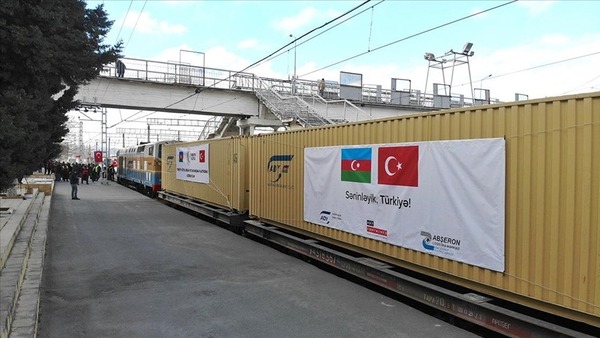Azərbaycanda dəmir yolu ilə T&uuml;rkiyəyə yardım yola salınıb