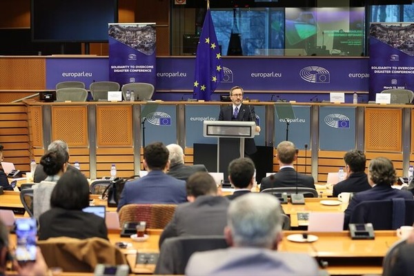 Fəxrəddin Altun: "&Ccedil;ətin g&uuml;nlərimizdə T&uuml;rk millətinin yanında olanlara minnət borcumuz var"