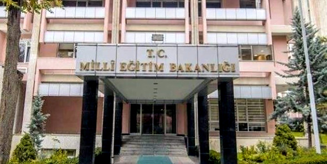 T&uuml;rkiyədə oxumağa gedən gənclər &ccedil;ətin durumda: T&uuml;rkiyə Təhsil Nazirliyinin elektron sistemində problem yaranıb