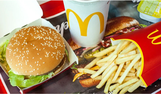 "McDonald's" məhsullarından zəhərlənənlərin sayını 90-a &ccedil;atıb