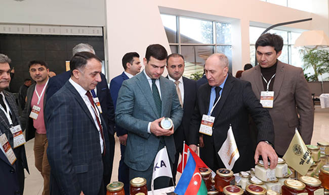 TİKA Bakıya 14 m&uuml;xtəlif &ouml;lkədən arı&ccedil;ıları bir araya gətirib