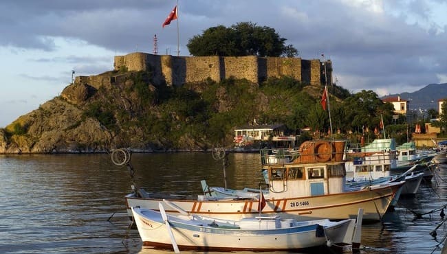 Giresun şəhəri Tirebolu, Andoz və Eynəsil qalası kimi y&uuml;z illər boyu toxunulmaz qalan nəhəng qalaların şəhəridir