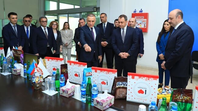 Nizami Rayon İcra Hakimiyyətinin baş&ccedil;ısı Sahibkarlar G&uuml;n&uuml; ilə əlaqədar &ldquo;Ulduz&rdquo; şokolad fabrikini ziyarət edib