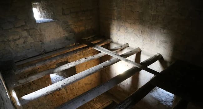 Sadəcə adı var... "D&uuml;nya əhəmiyyətli abidələr" siyahısındakı Mərdəkan qalası g&ouml;z &ouml;n&uuml;ndə məhv olur - Video