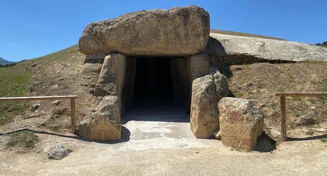 M&uuml;asir d&ouml;vrdə daş abidəyə &ccedil;evrilən dolmen qədim zamanlarda hansı məqsədlə istifadə olunurdu? - Video