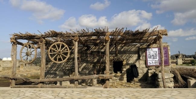 Bu g&uuml;n dəmir&ccedil;ilər yalnız ənənəvi sobalardan deyil, həm də hidravlik sobalardan istifadə edirlər - Video