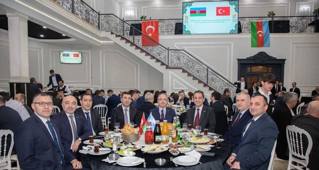 M&Uuml;SİAD Azərbaycan İsmayıllıda şəhid ailələri, qazilər və Axısqa t&uuml;rkləri &uuml;&ccedil;&uuml;n iftar s&uuml;frəsi təşkil edib
