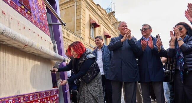 Azercell Beynəlxalq Xal&ccedil;a Festivalında &ldquo;Minlərlə ilmə, bir g&uuml;c&rdquo; xal&ccedil;asını təqdim etdi